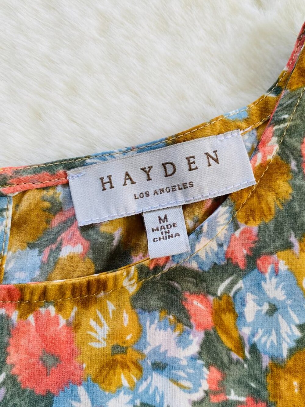 Hayden Floral Blouse Size M Flutter Sleeves Relaxed Fit Excellent Condition - Picture 8 of 9